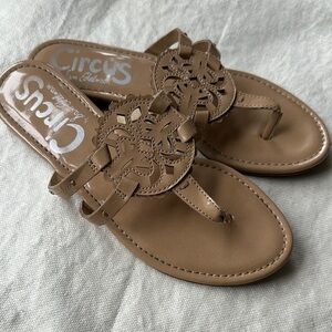 Circus by Sam Edelman Canyon Tan Nude Cutout Flat Thong Sandals 8.5 EUC
